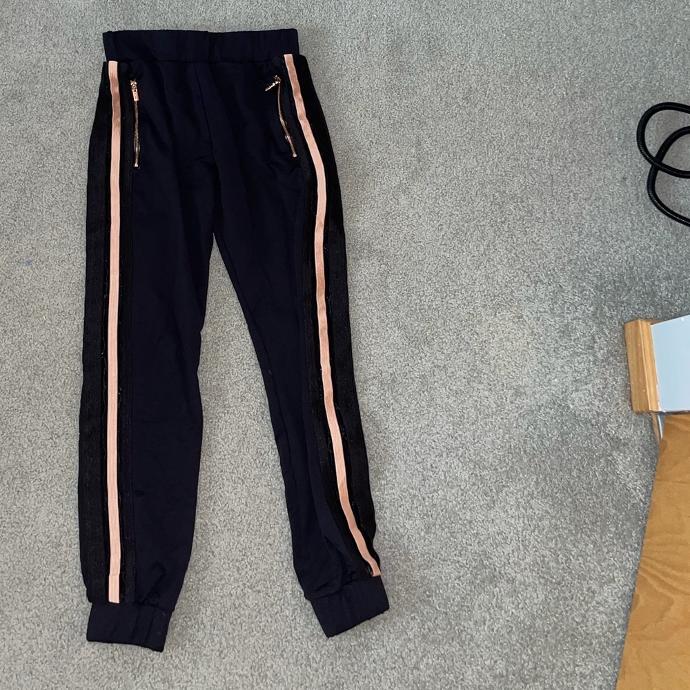 •lime & vine joggers •size xs